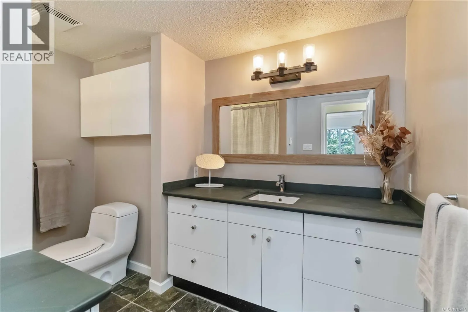 410 1433 Faircliff Lane