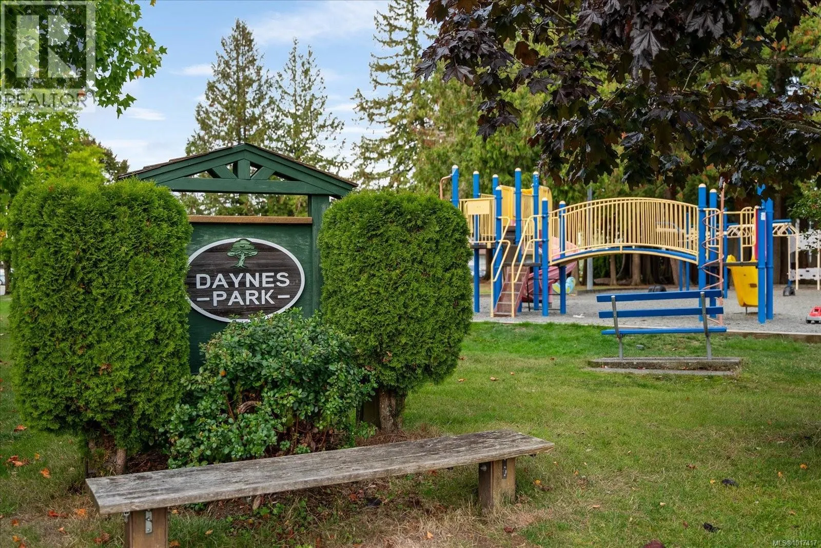 5853 Tweedsmuir Cres