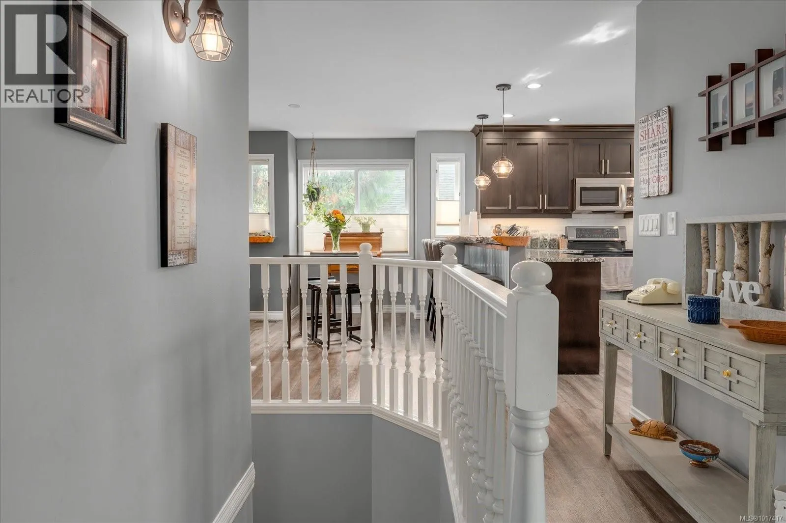 5853 Tweedsmuir Cres
