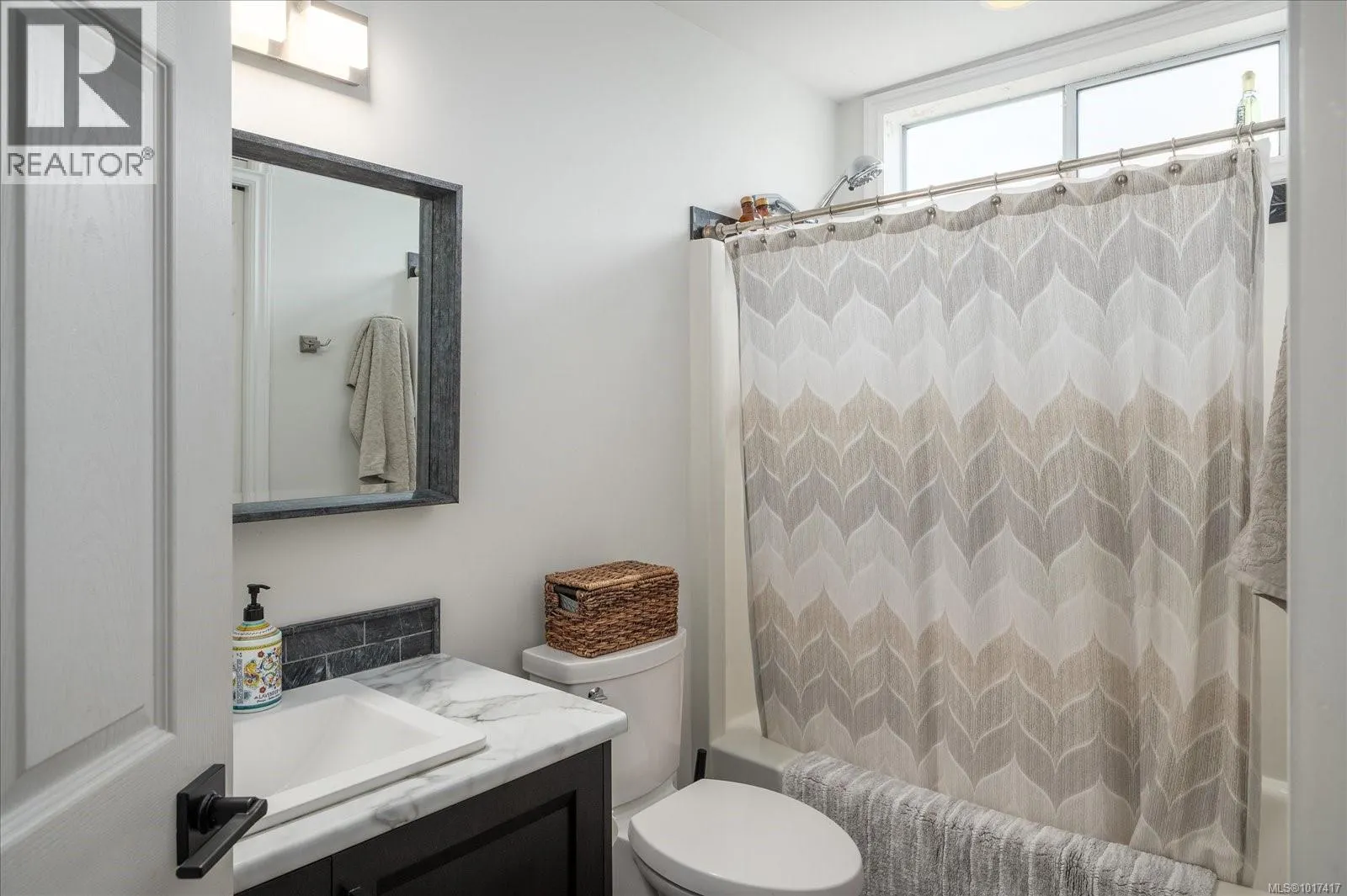 5853 Tweedsmuir Cres