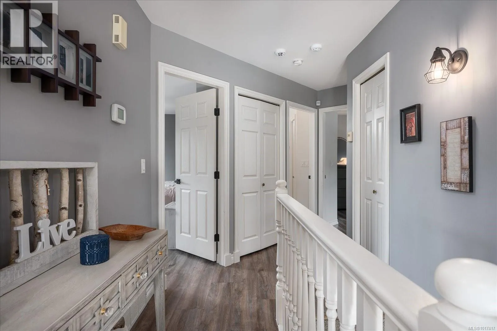 5853 Tweedsmuir Cres