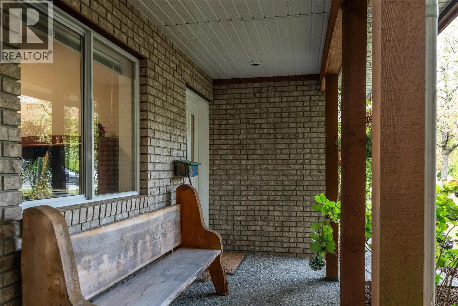 5853 Tweedsmuir Cres