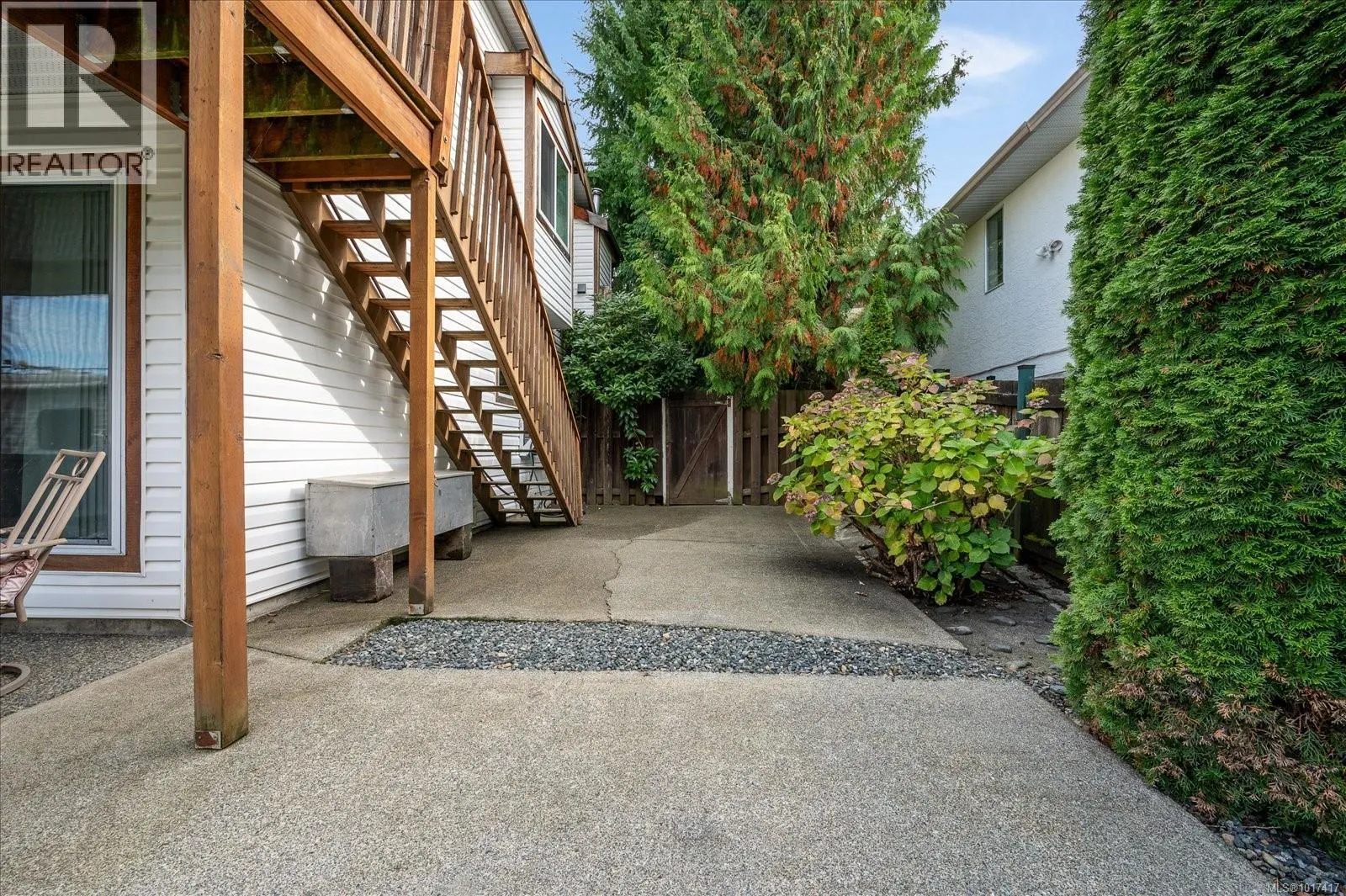 5853 Tweedsmuir Cres