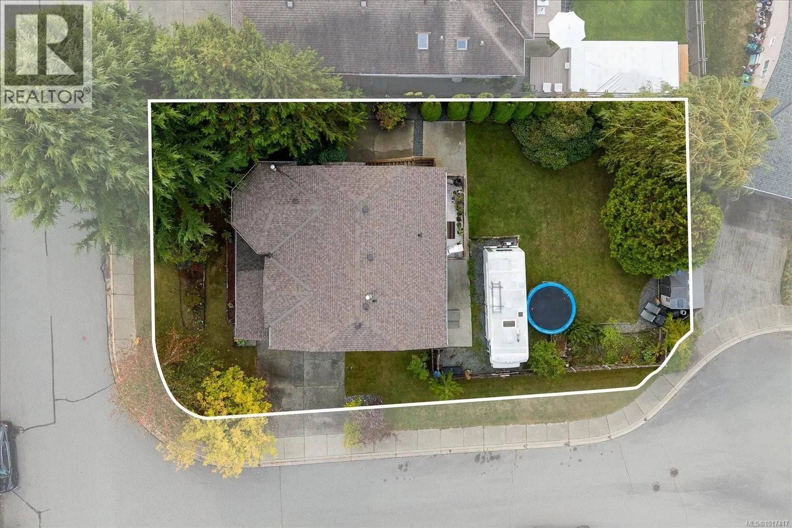 5853 Tweedsmuir Cres