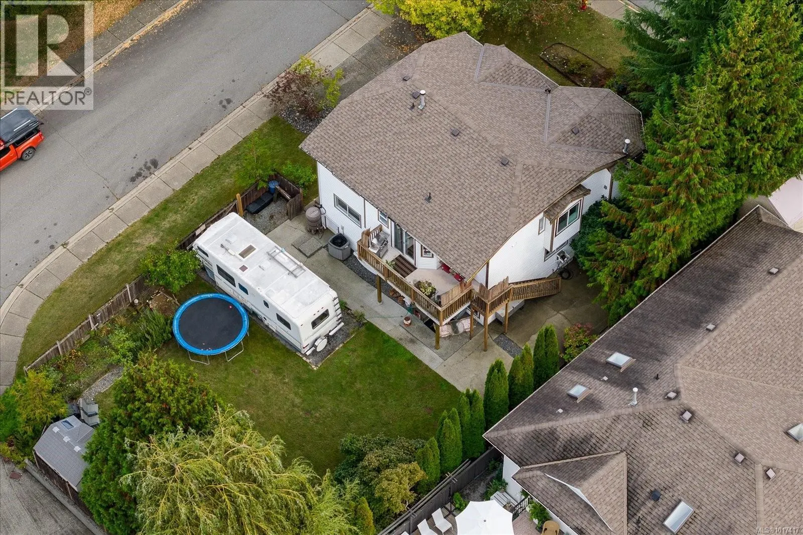 5853 Tweedsmuir Cres