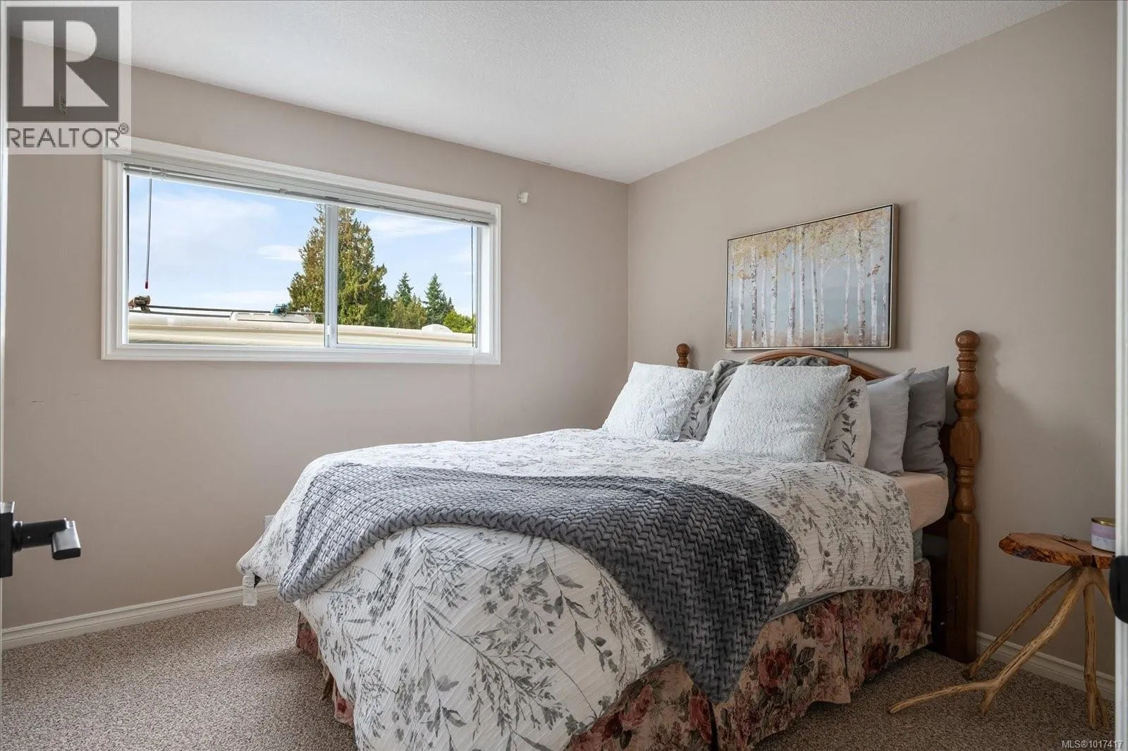 5853 Tweedsmuir Cres