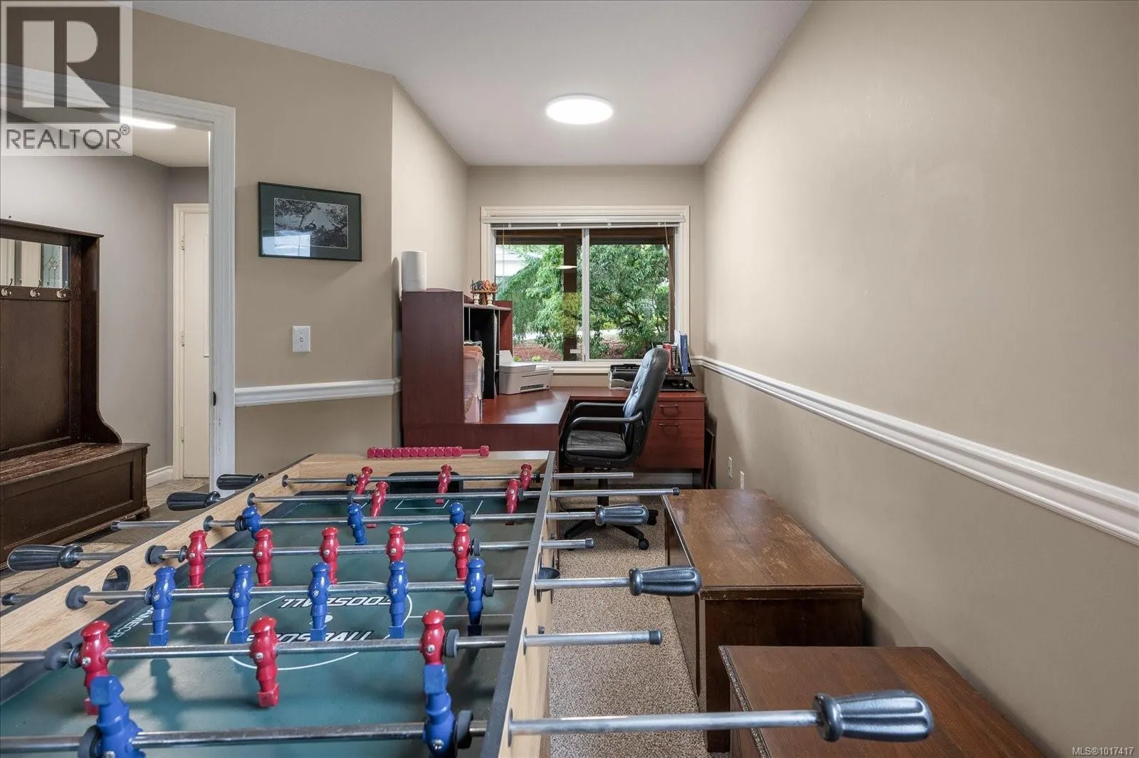 5853 Tweedsmuir Cres