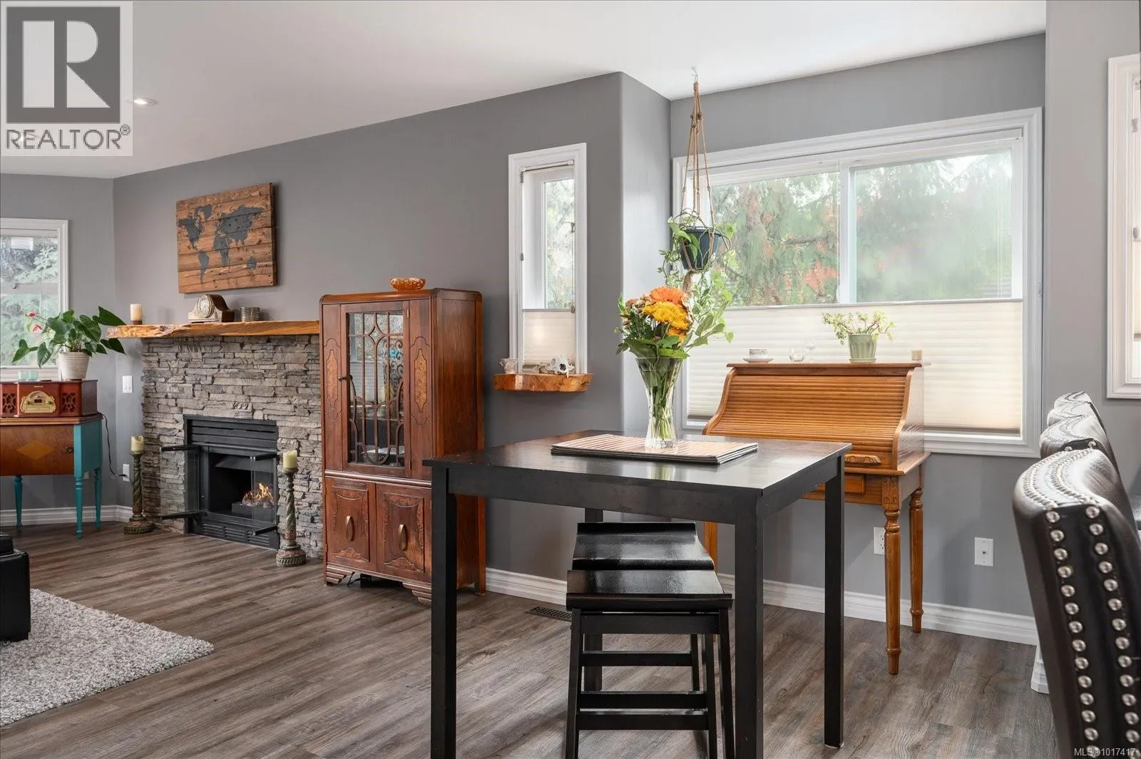 5853 Tweedsmuir Cres