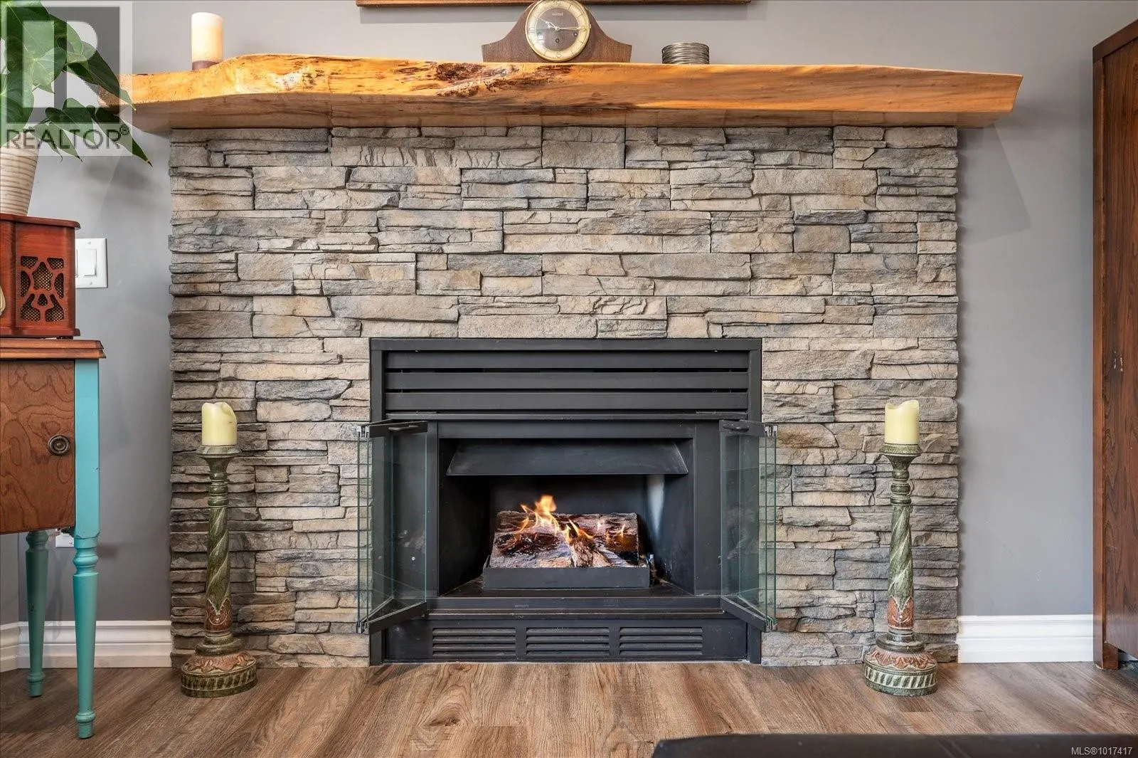 5853 Tweedsmuir Cres