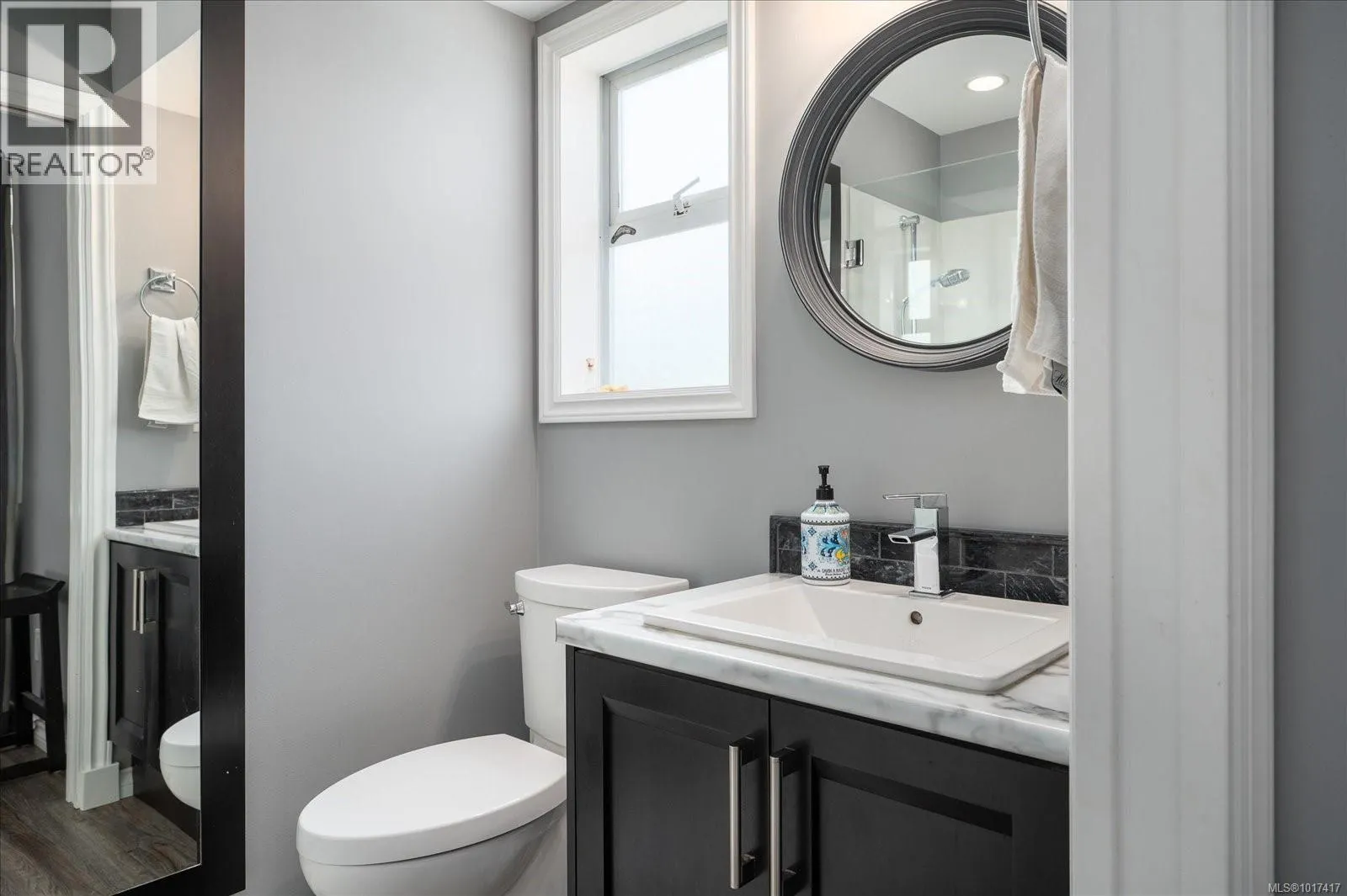 5853 Tweedsmuir Cres