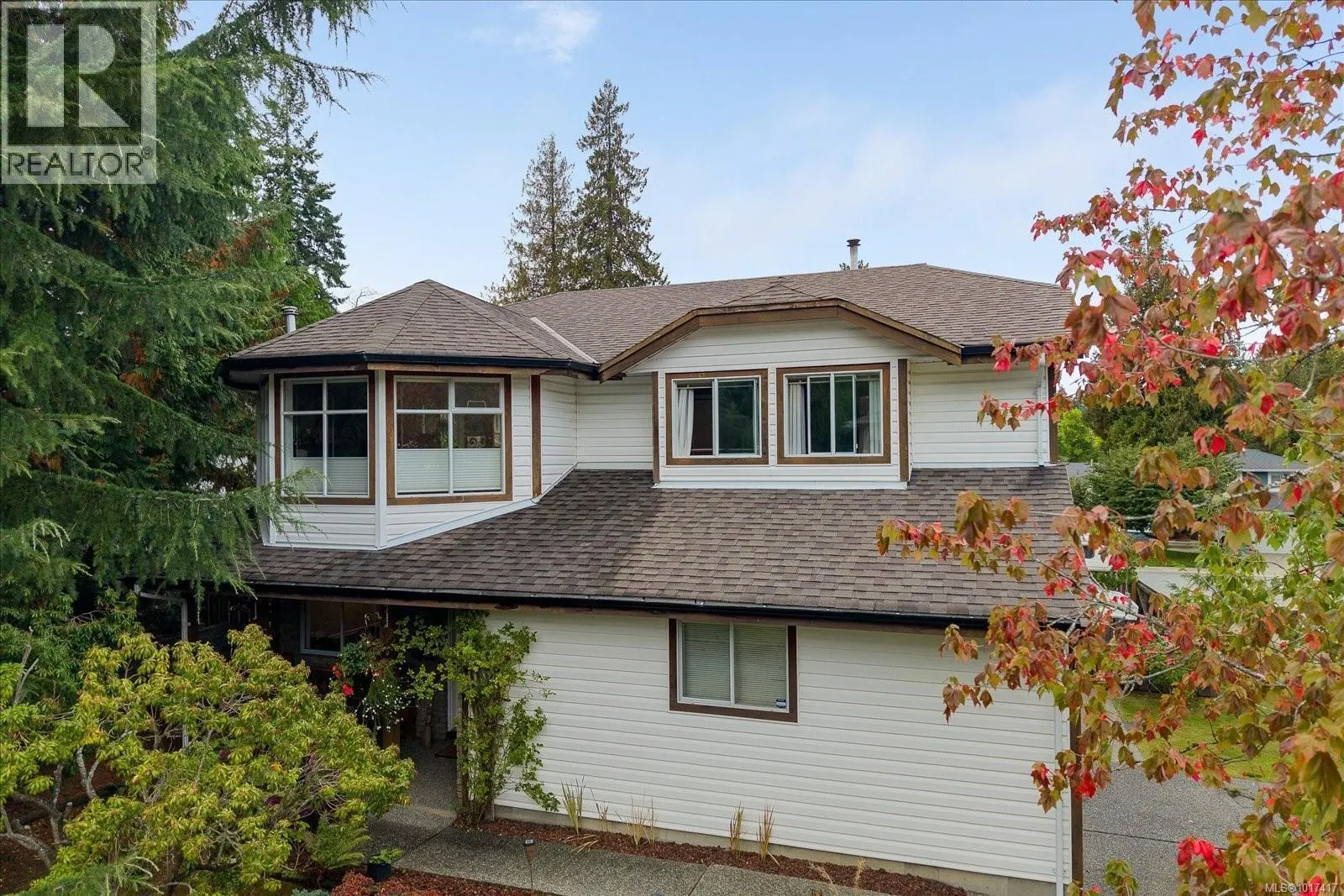 5853 Tweedsmuir Cres