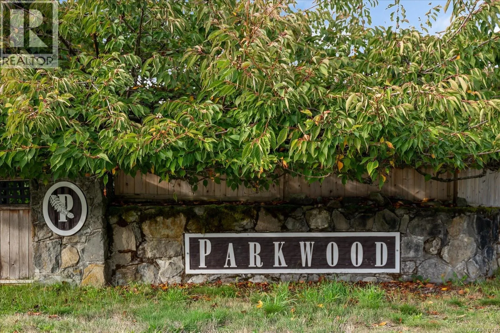 5853 Tweedsmuir Cres