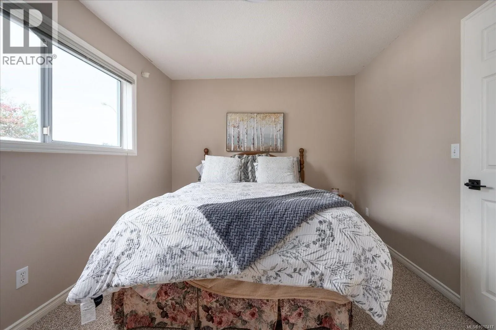 5853 Tweedsmuir Cres