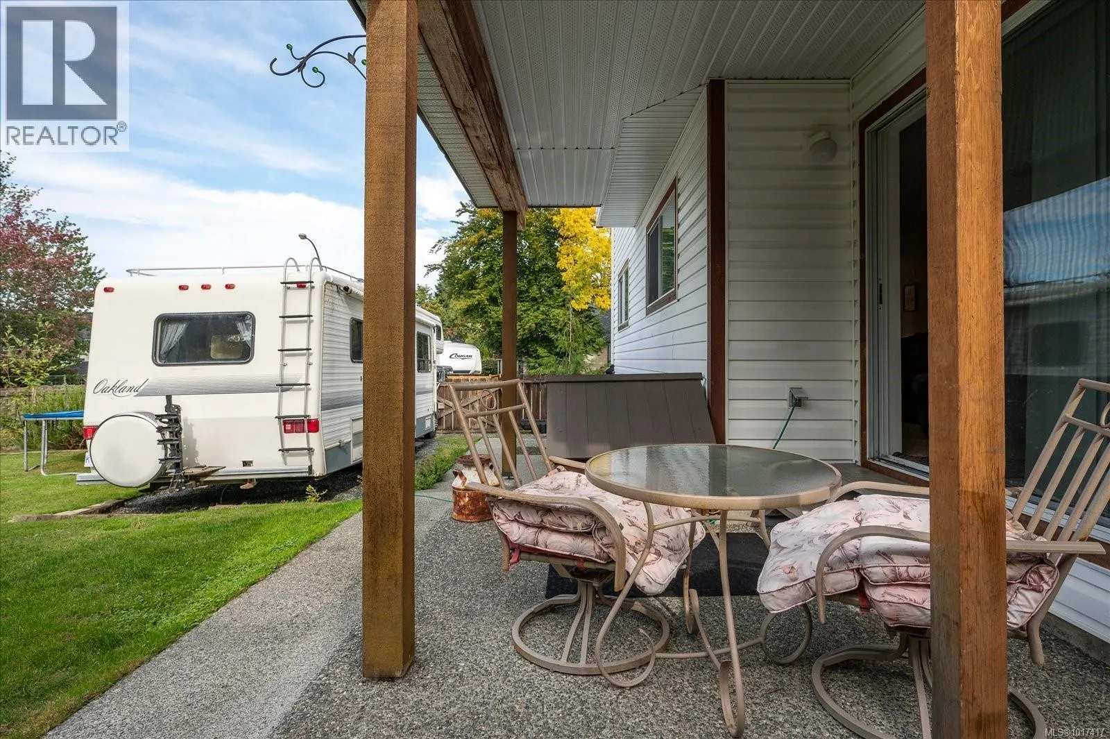 5853 Tweedsmuir Cres