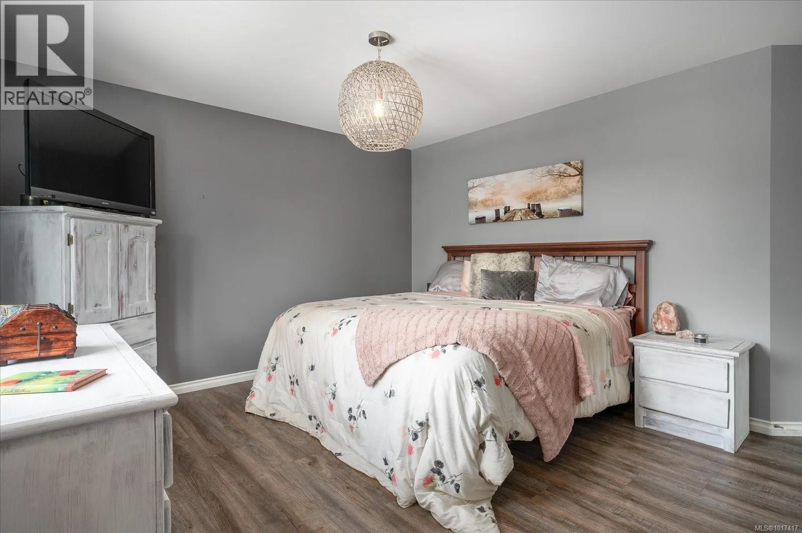 5853 Tweedsmuir Cres