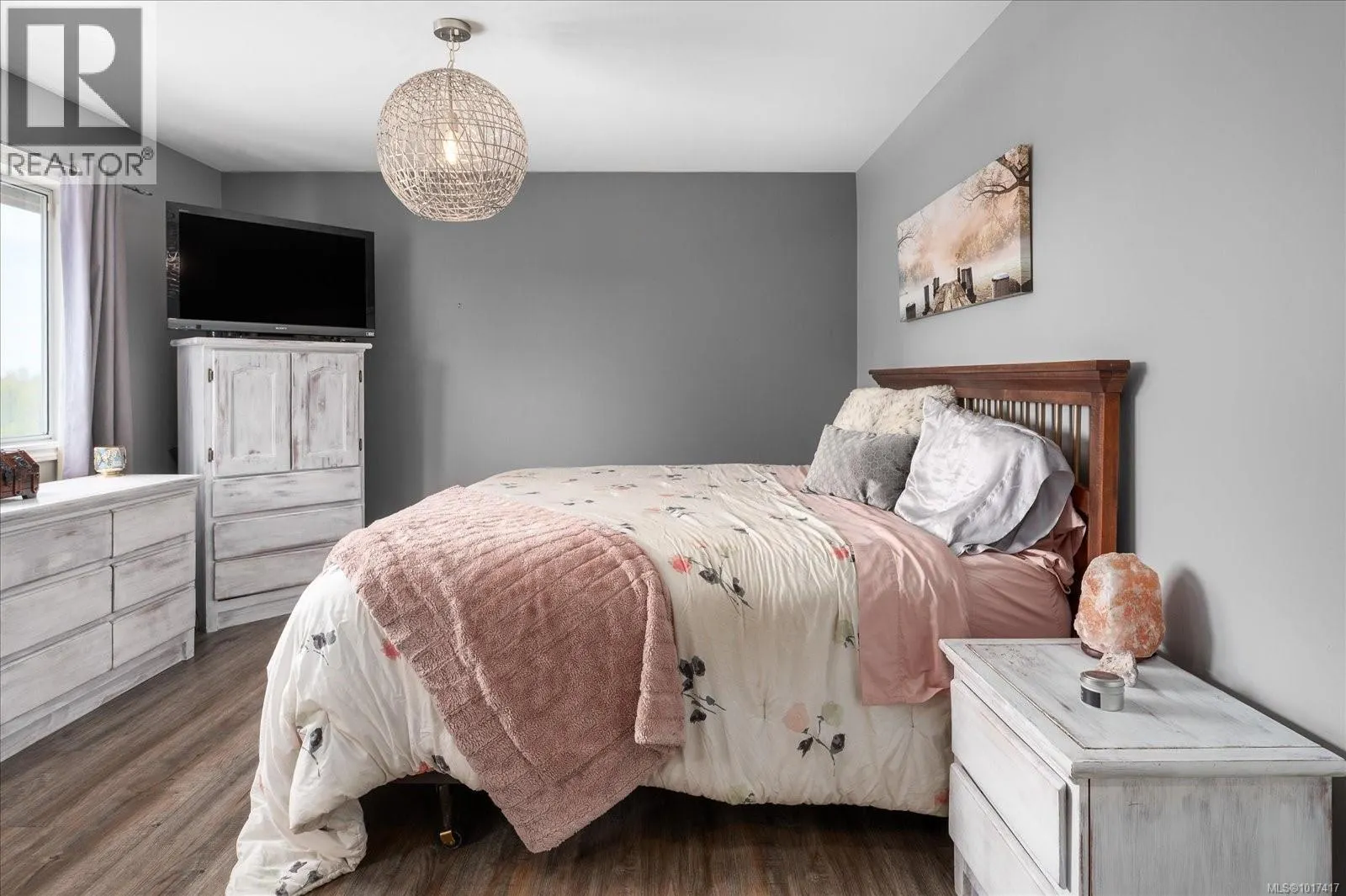 5853 Tweedsmuir Cres