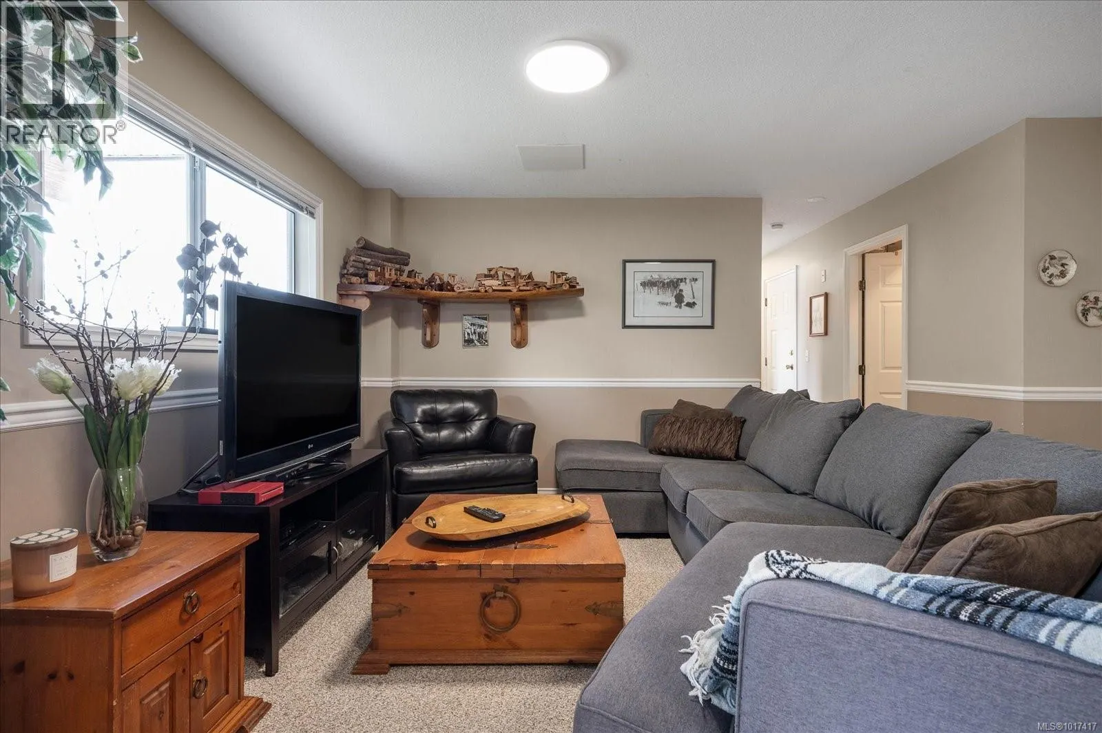 5853 Tweedsmuir Cres