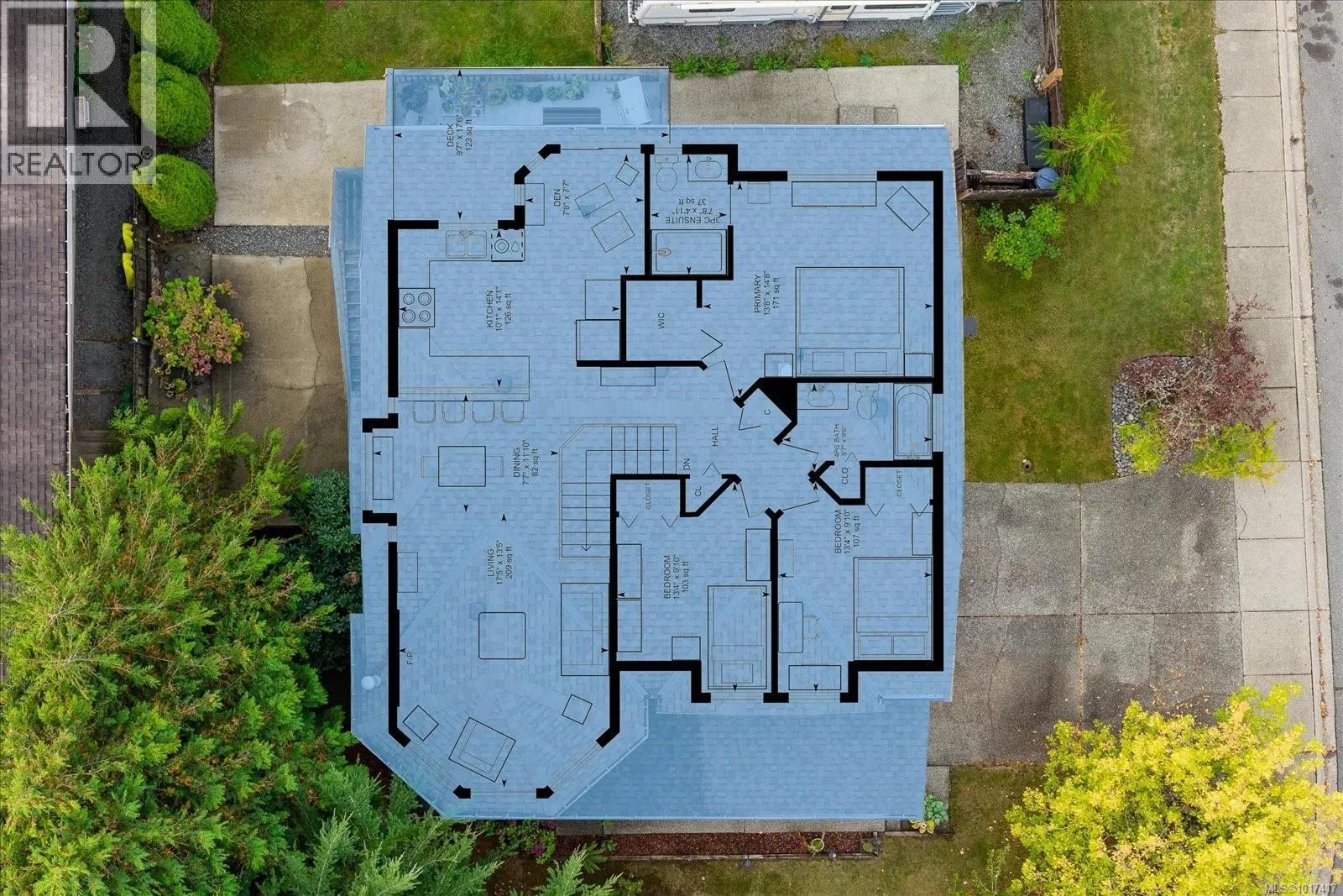 5853 Tweedsmuir Cres