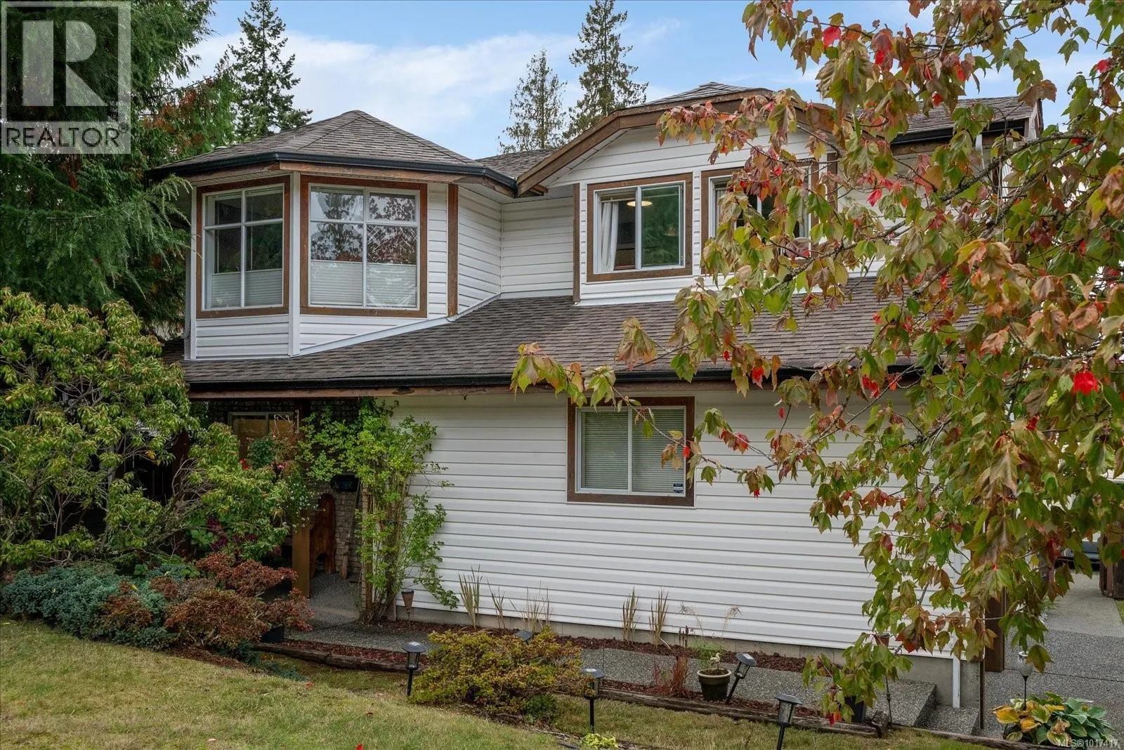 5853 Tweedsmuir Cres