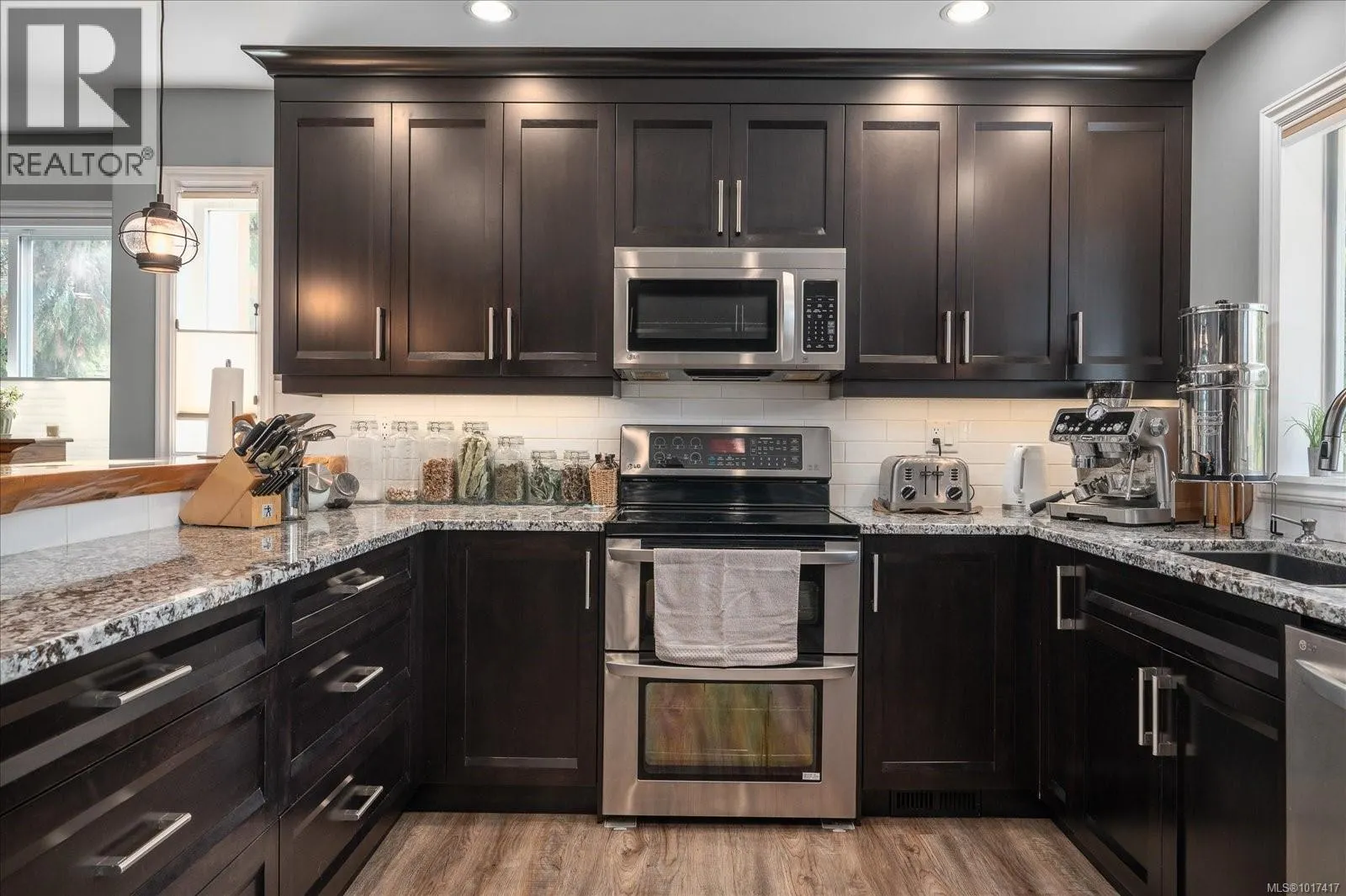 5853 Tweedsmuir Cres