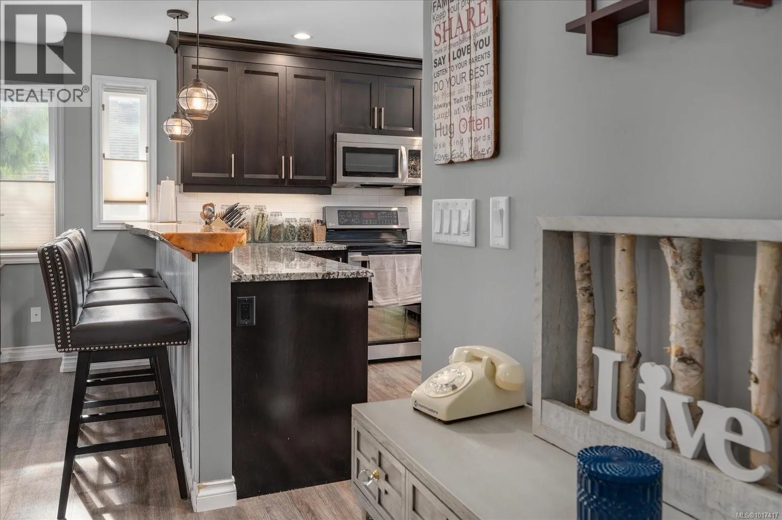 5853 Tweedsmuir Cres