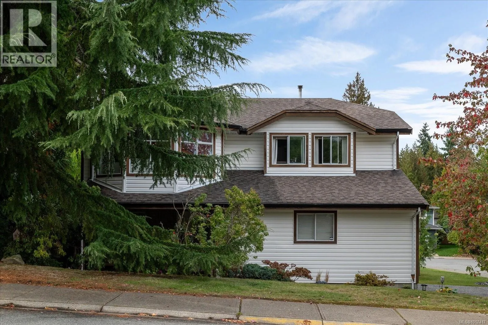 5853 Tweedsmuir Cres