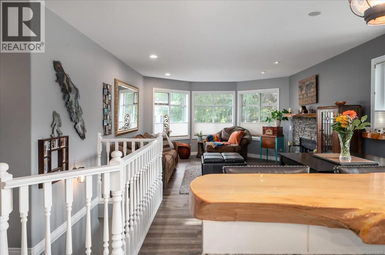 5853 Tweedsmuir Cres