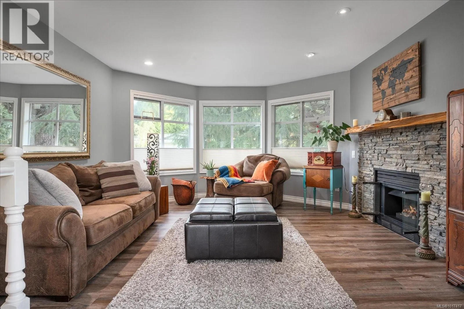5853 Tweedsmuir Cres