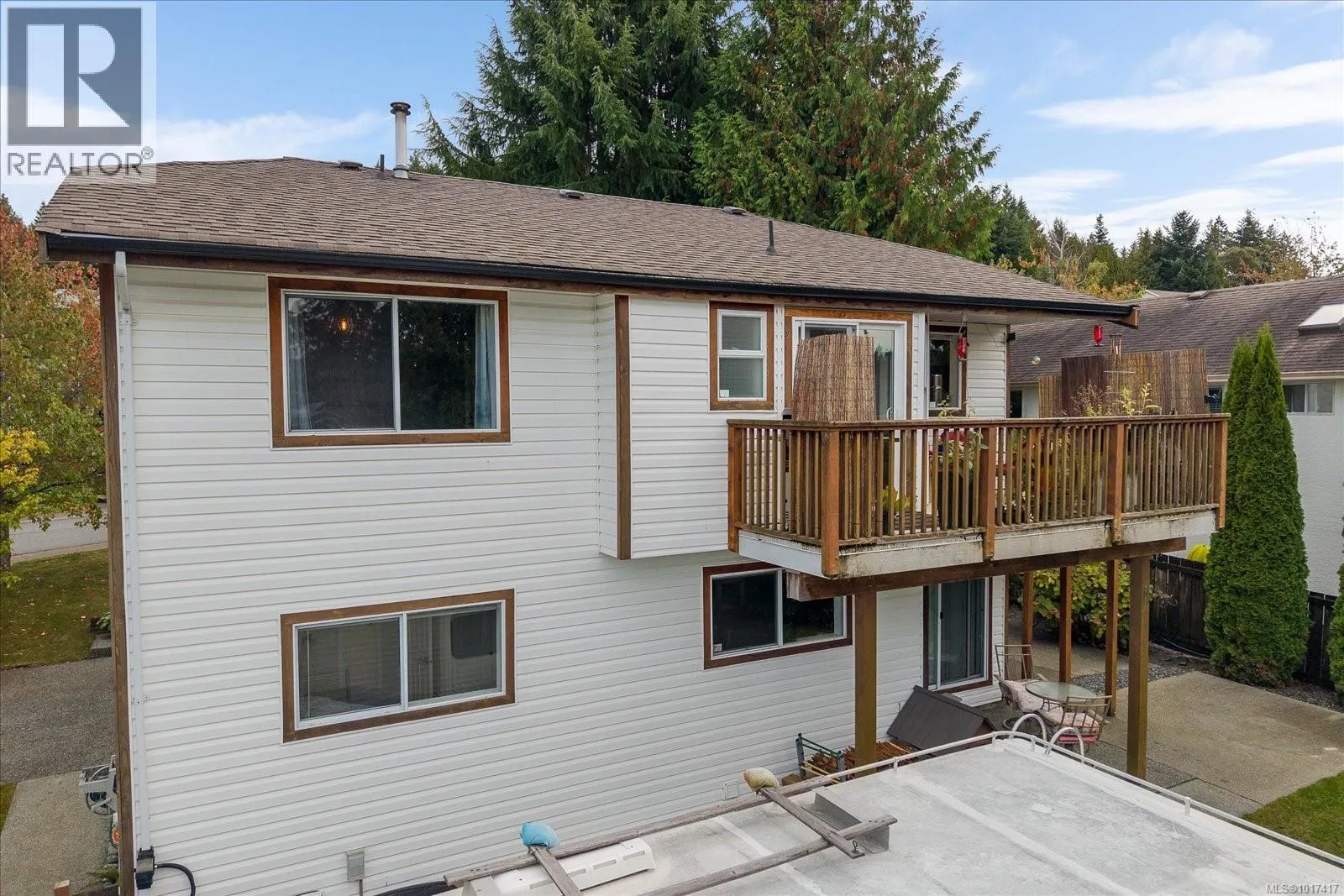 5853 Tweedsmuir Cres