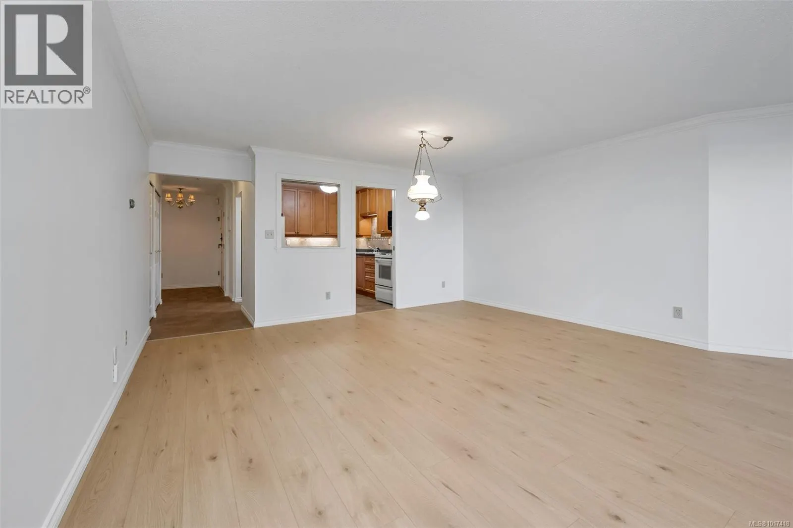 103 1375 Newport Ave