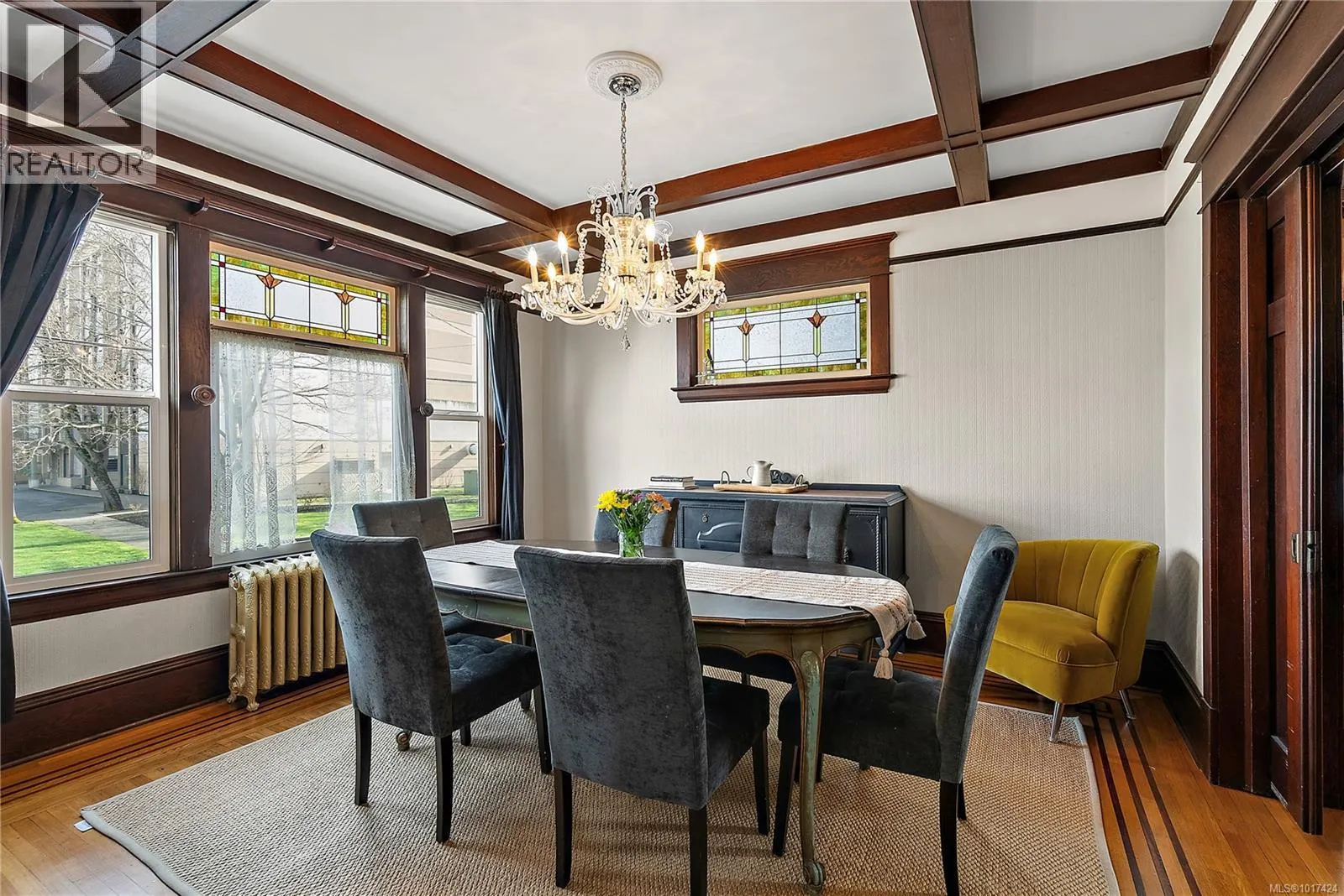 329 Simcoe St
