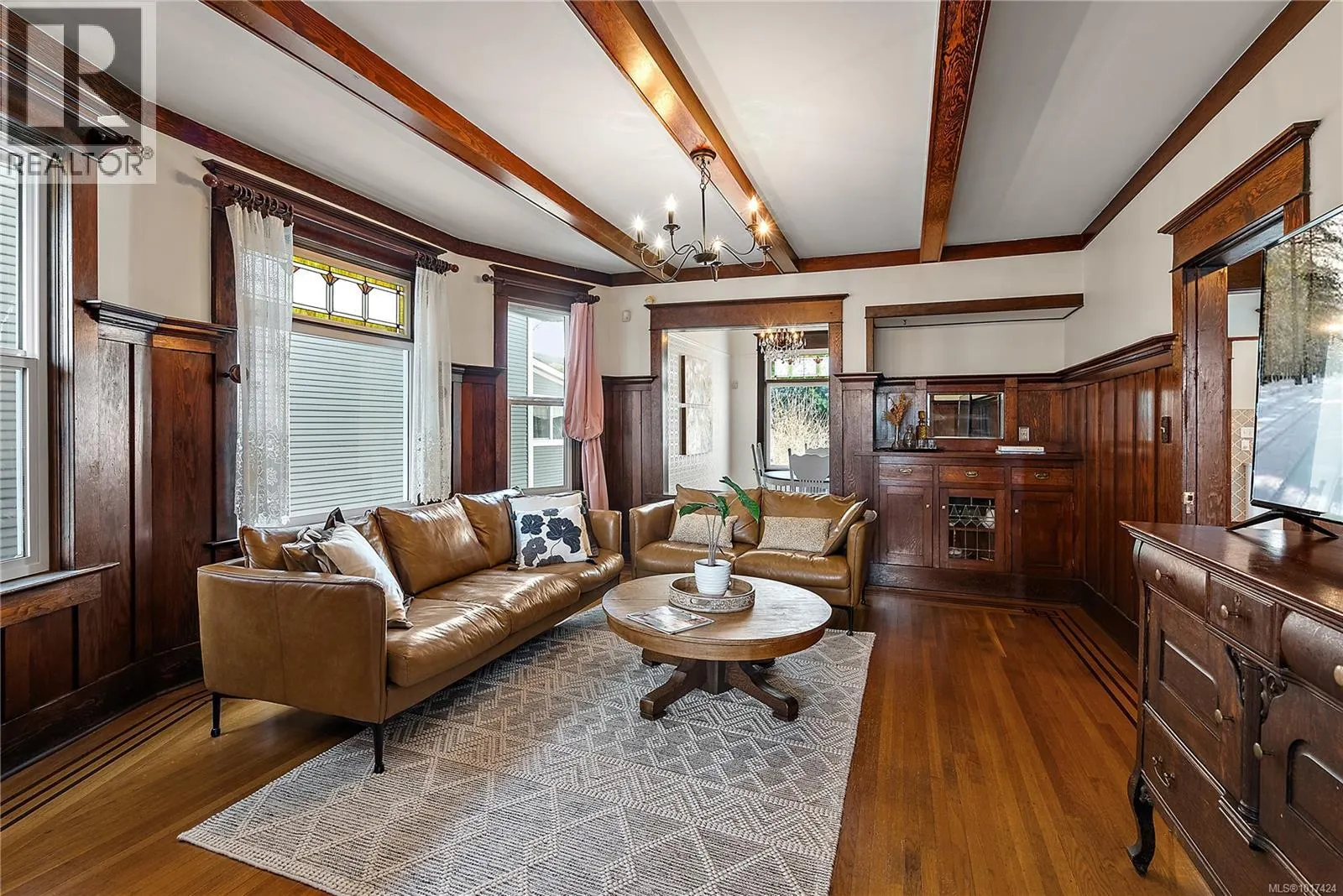 329 Simcoe St