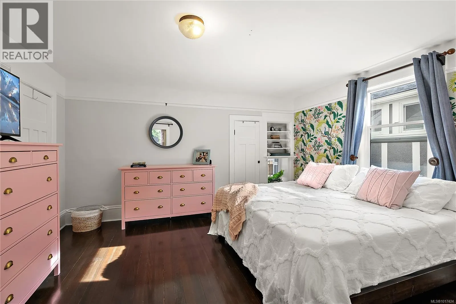 329 Simcoe St