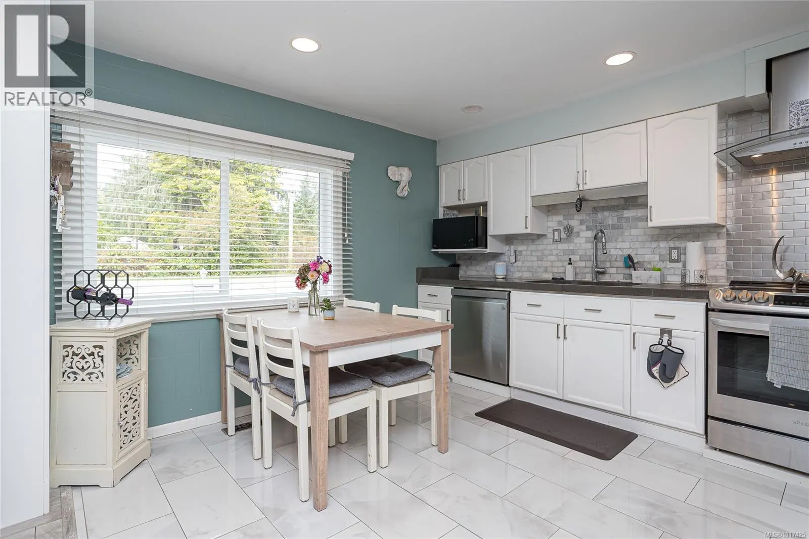 3464 Glenora Rd