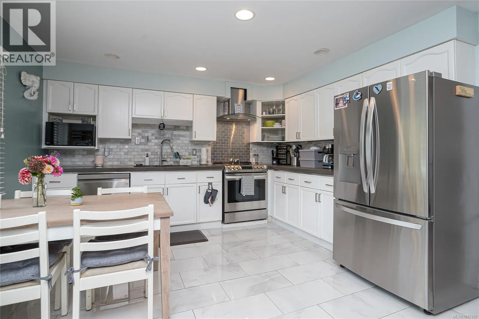 3464 Glenora Rd