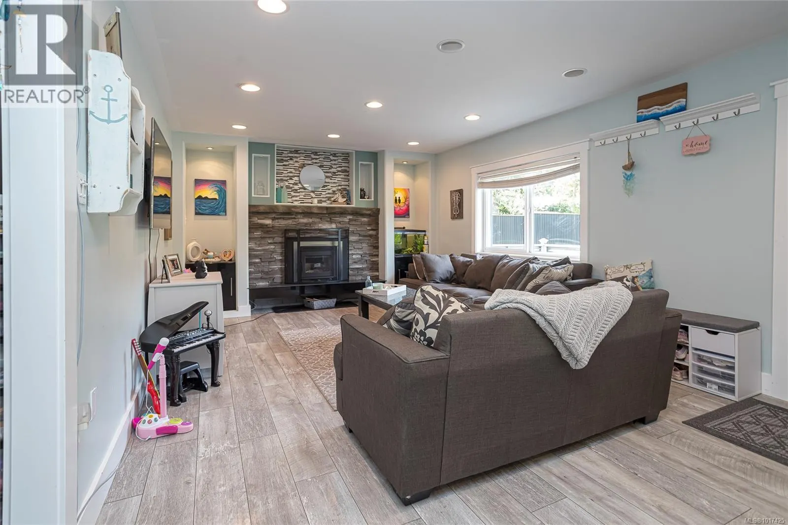 3464 Glenora Rd