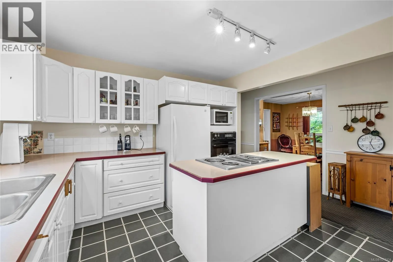 2869 Hemlock Dr