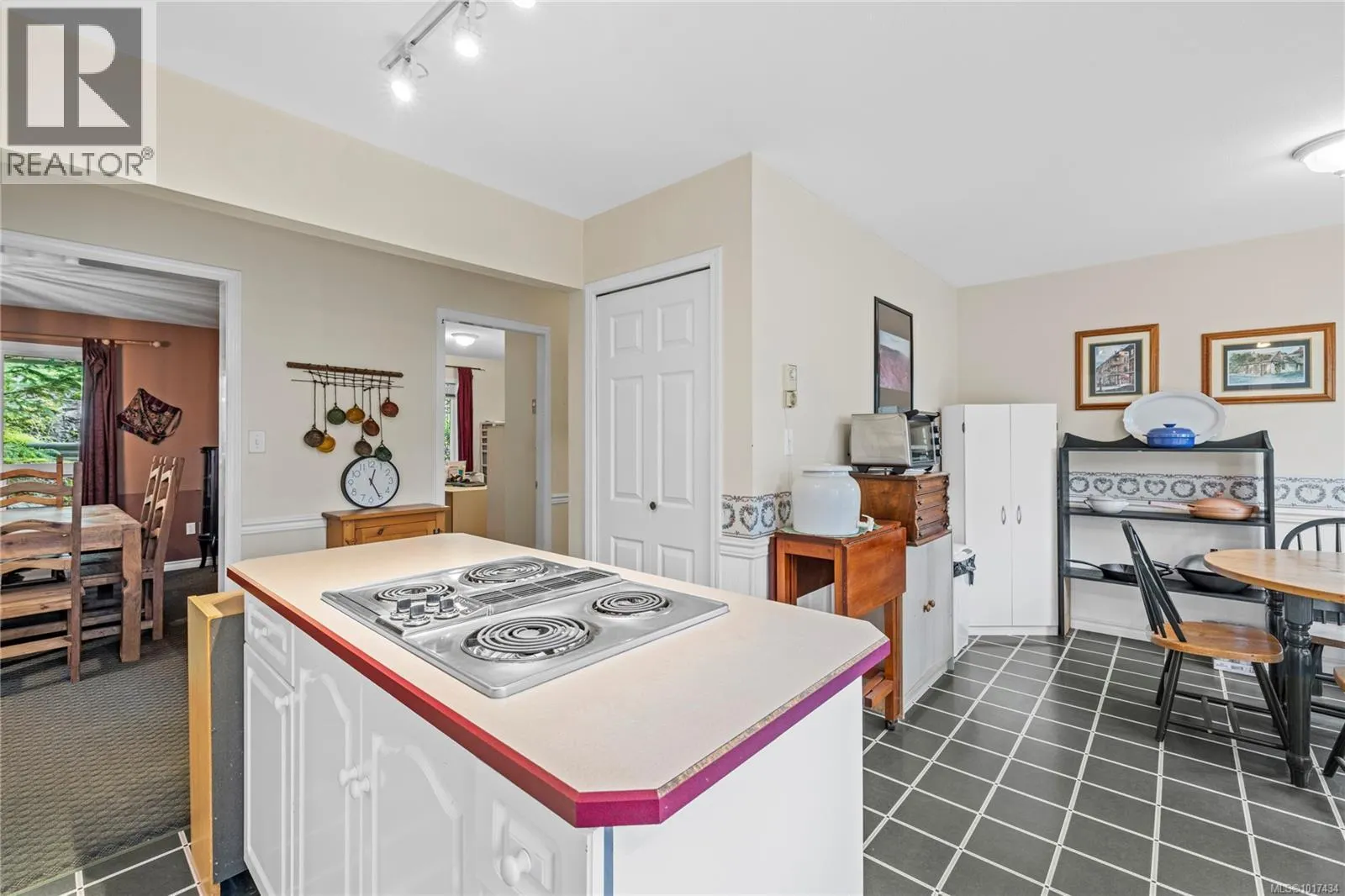 2869 Hemlock Dr