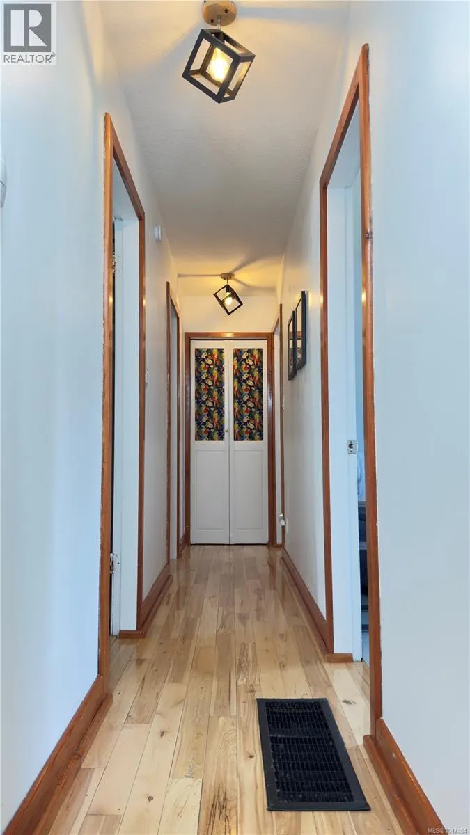 1037 Tranfield Rd