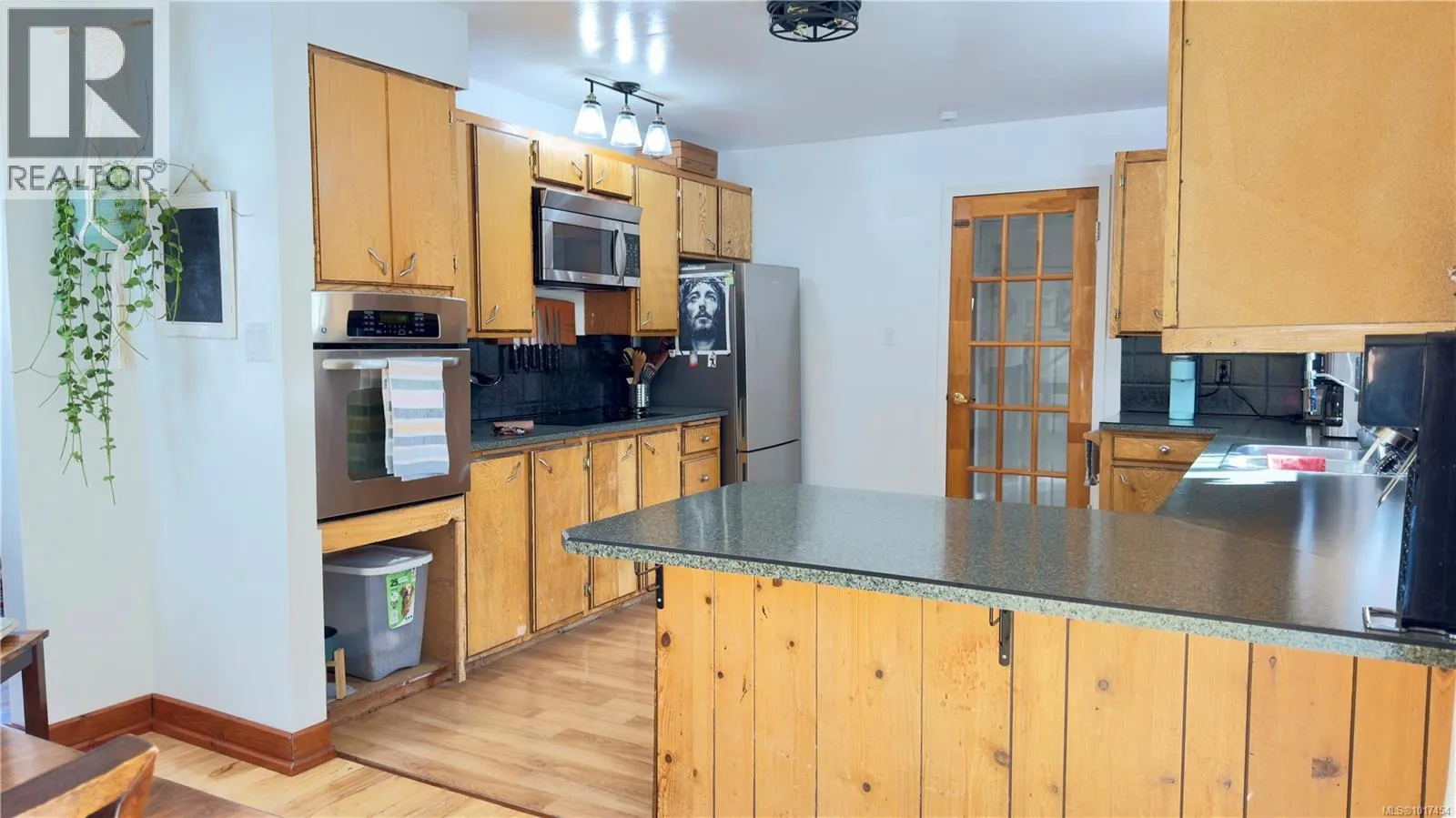 1037 Tranfield Rd