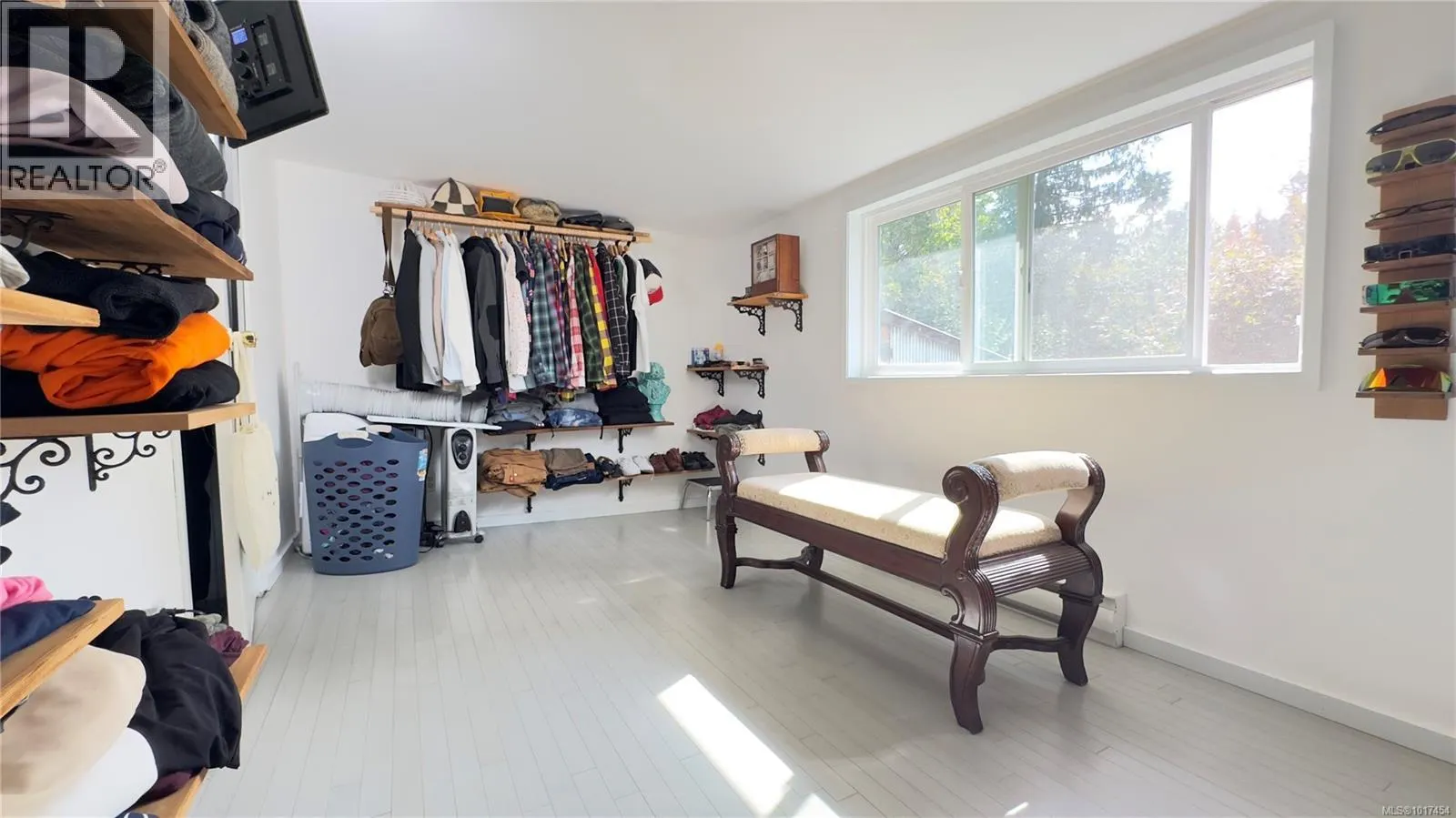 1037 Tranfield Rd