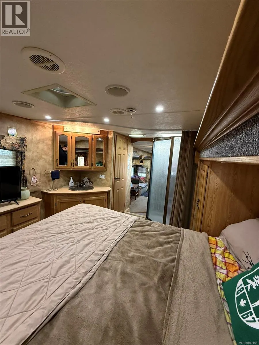 44 6050 island Hwy