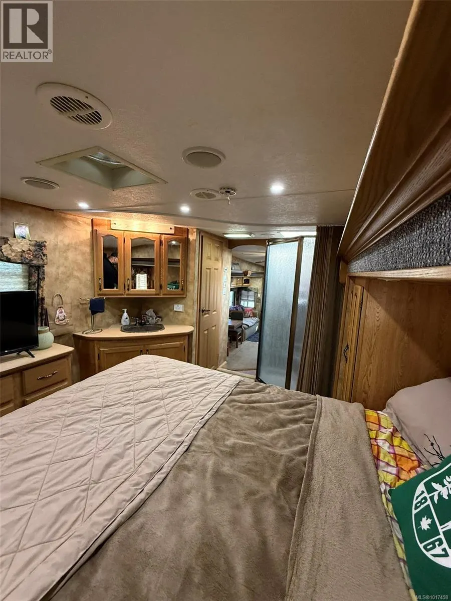 44 6050 island Hwy
