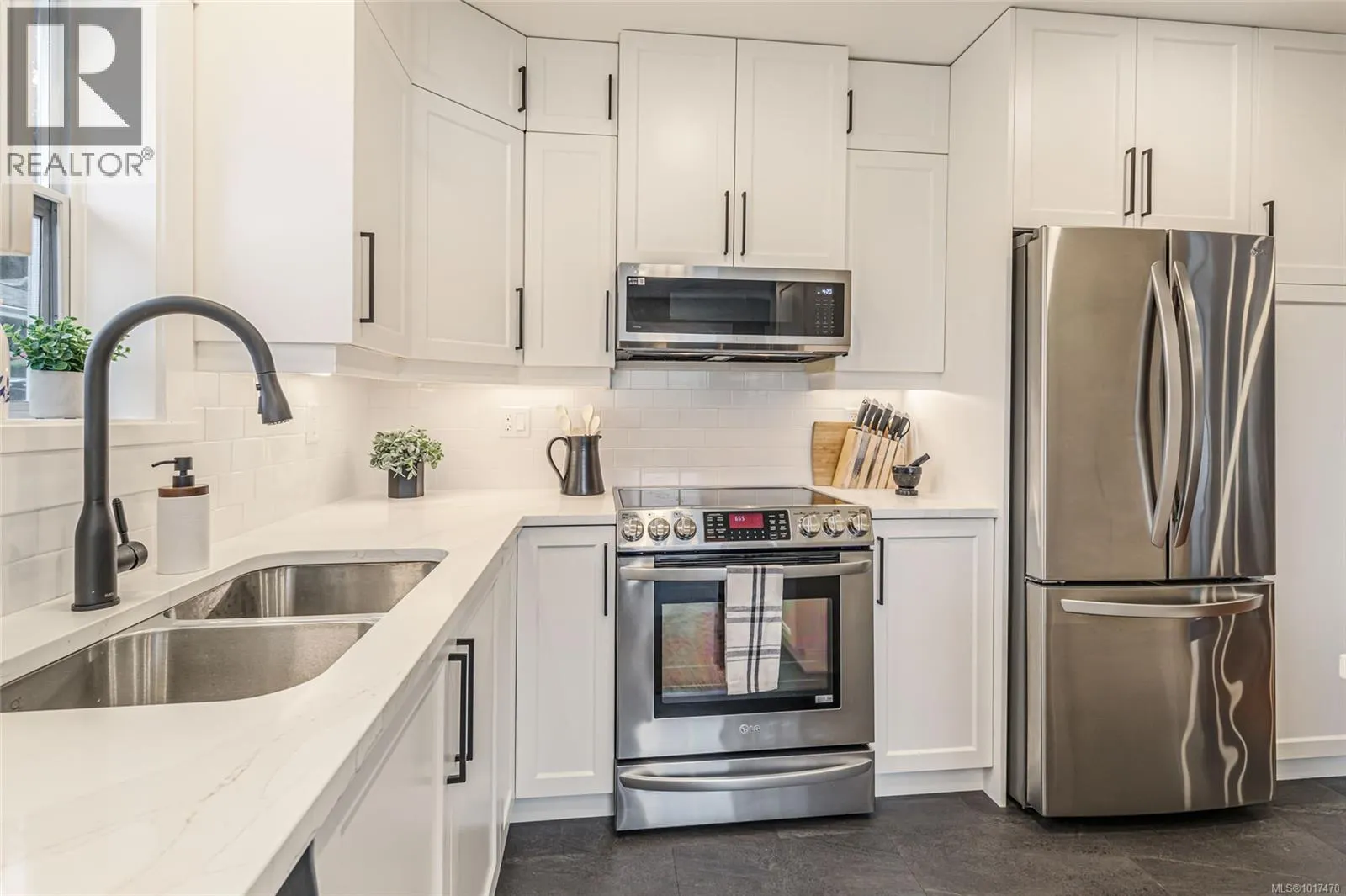 978 Highview Terr