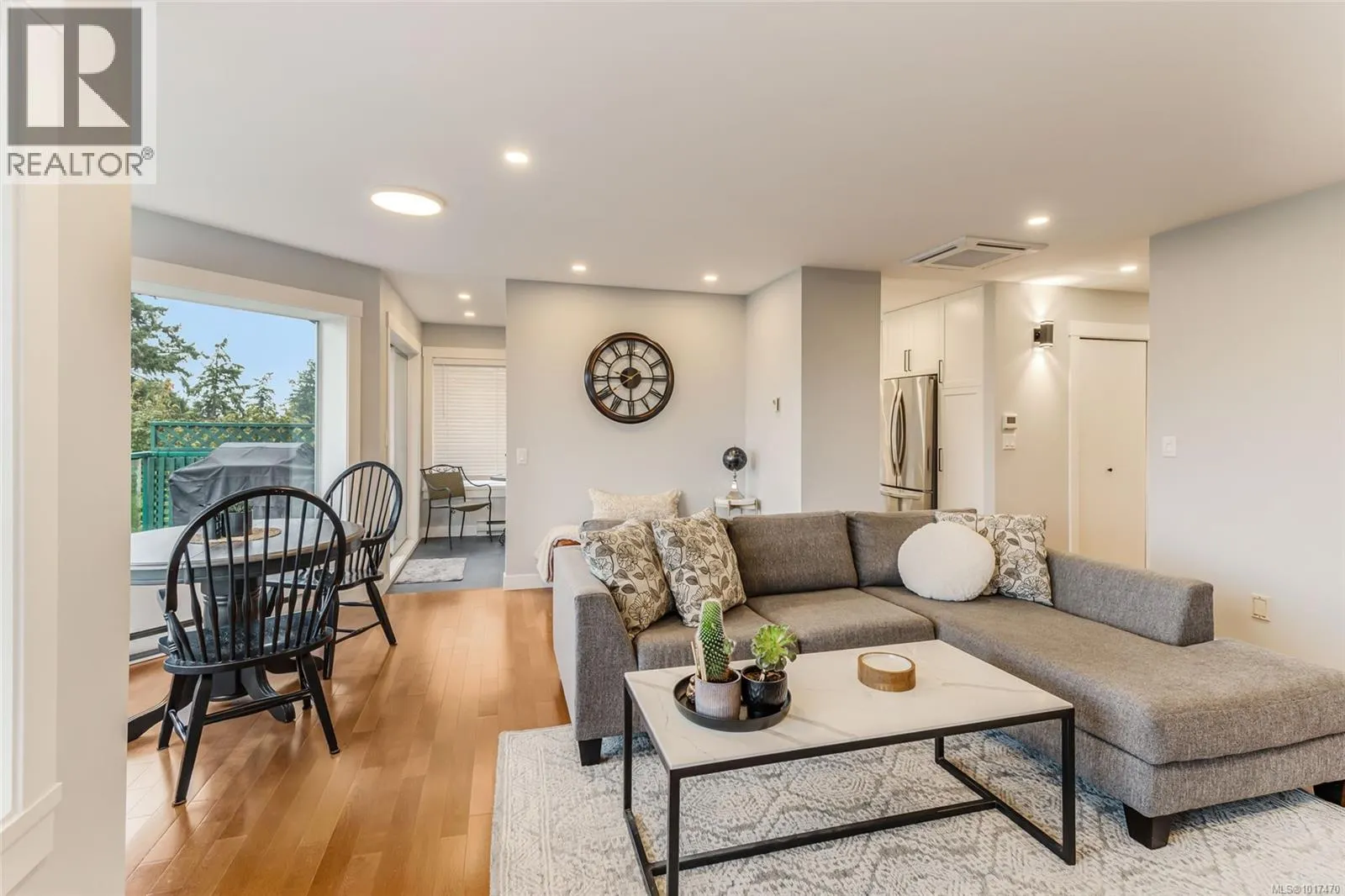 978 Highview Terr