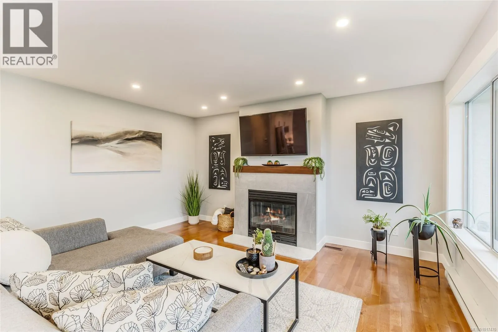 978 Highview Terr