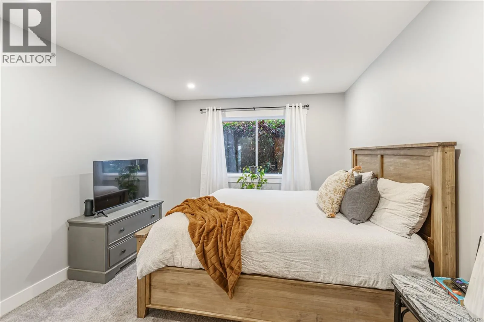 978 Highview Terr