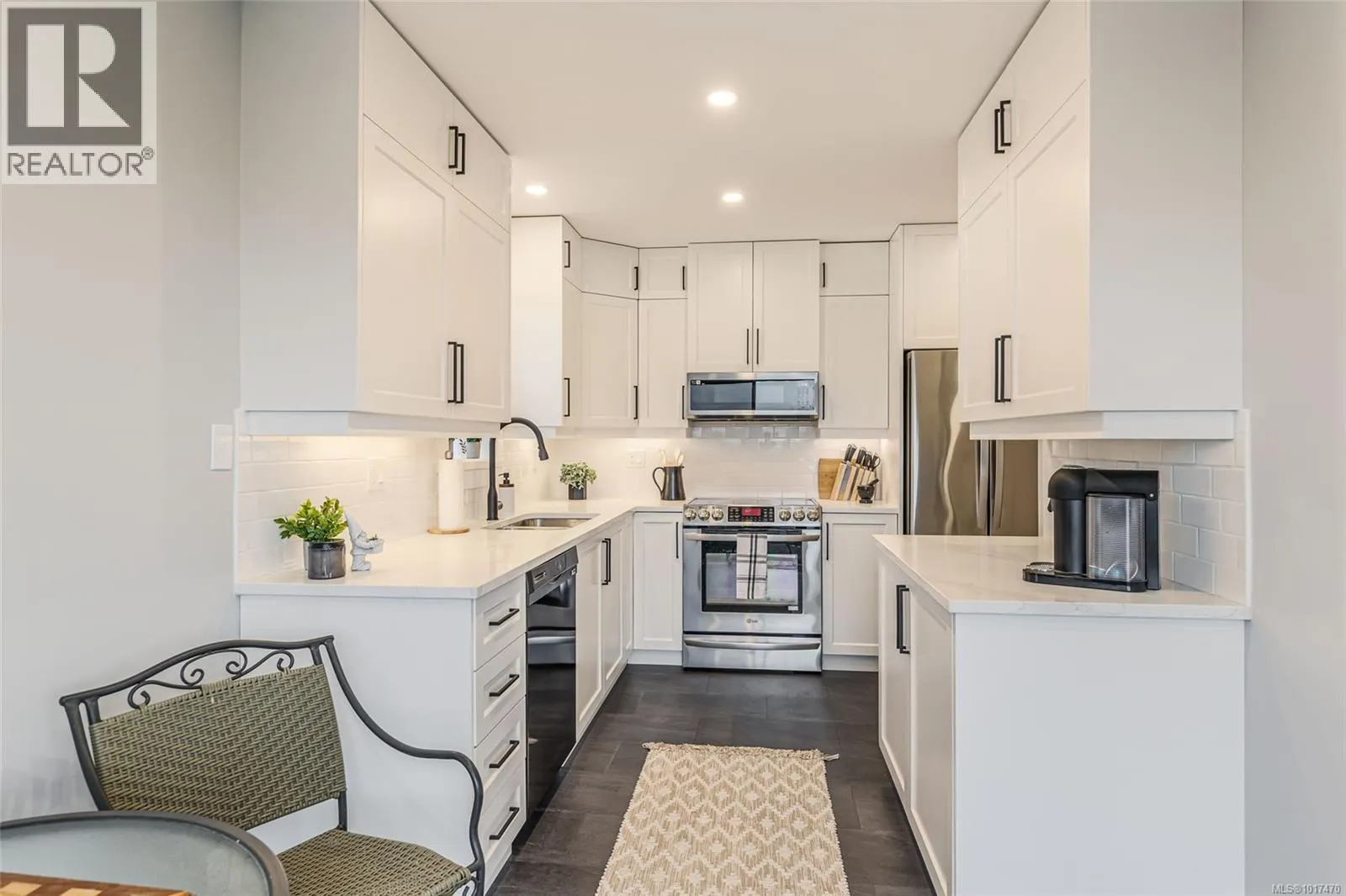 978 Highview Terr