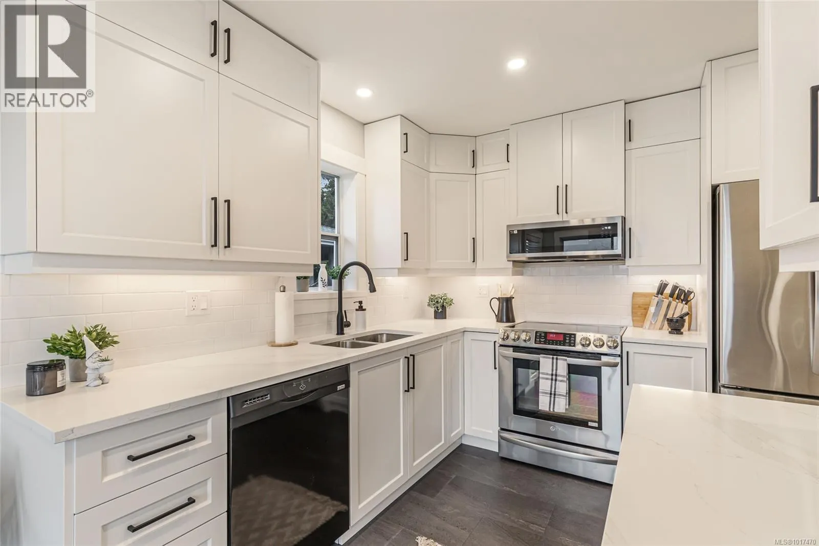978 Highview Terr