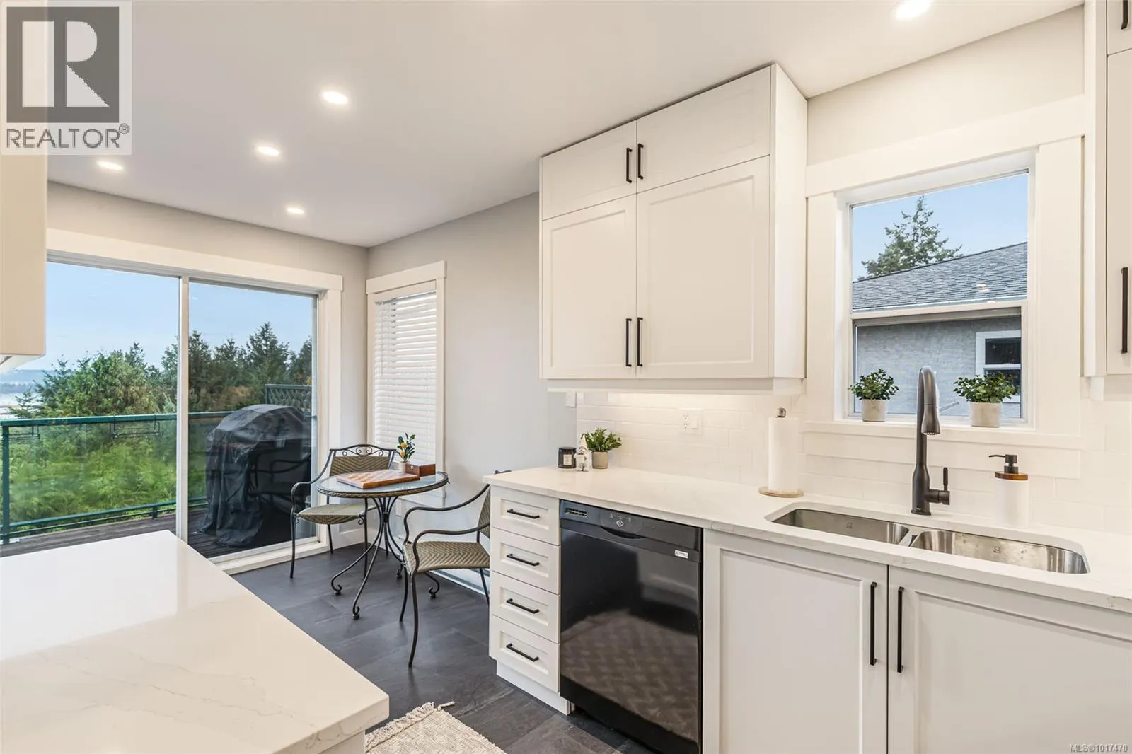 978 Highview Terr